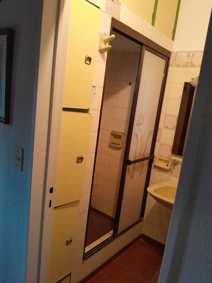 HAEDO,TRIPLEX,TIPO CASA,4AMBIENTES,COCHERA, EXCELENTE ESTADO Y UBICACION, ZONA RESIDENCIAL, OPORTUNIDAD - 24