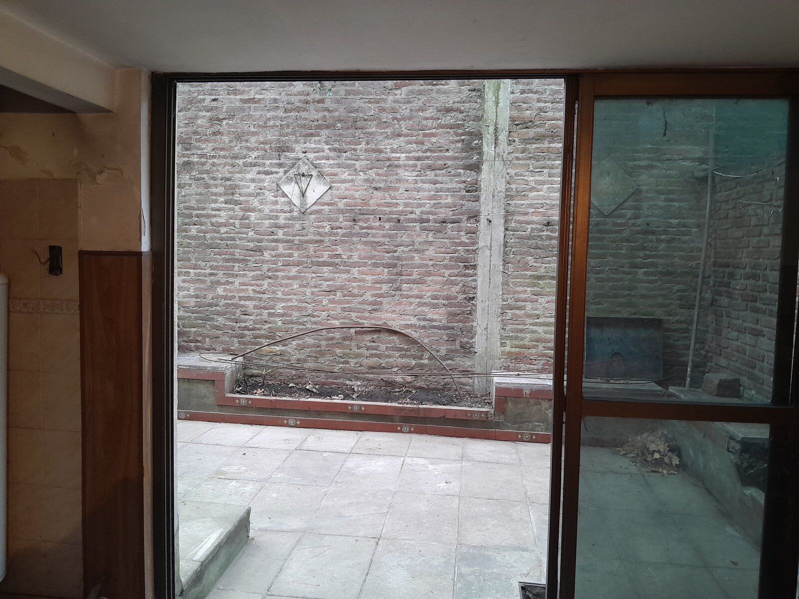 HAEDO,TRIPLEX,TIPO CASA,4AMBIENTES,COCHERA, EXCELENTE ESTADO Y UBICACION, ZONA RESIDENCIAL, OPORTUNIDAD - 30