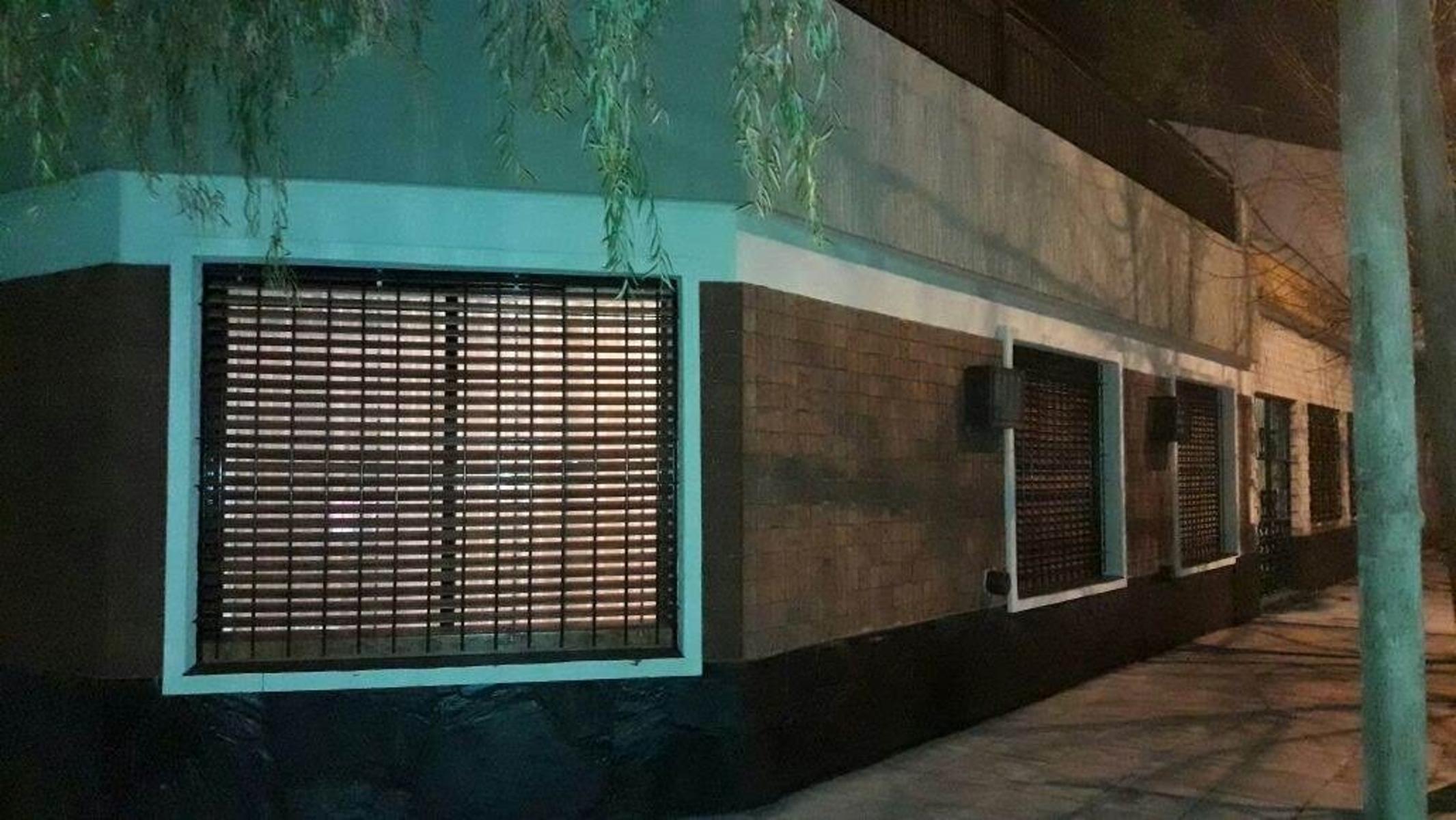 EXCELENTE CASA DE 3 AMBIENTE EN CIUDADELA CON TERRAZA . — foto 3