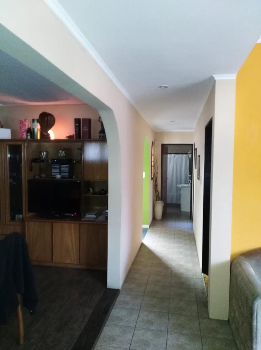 EXCELENTE CASA DE 3 AMBIENTE EN CIUDADELA CON TERRAZA . — foto 4