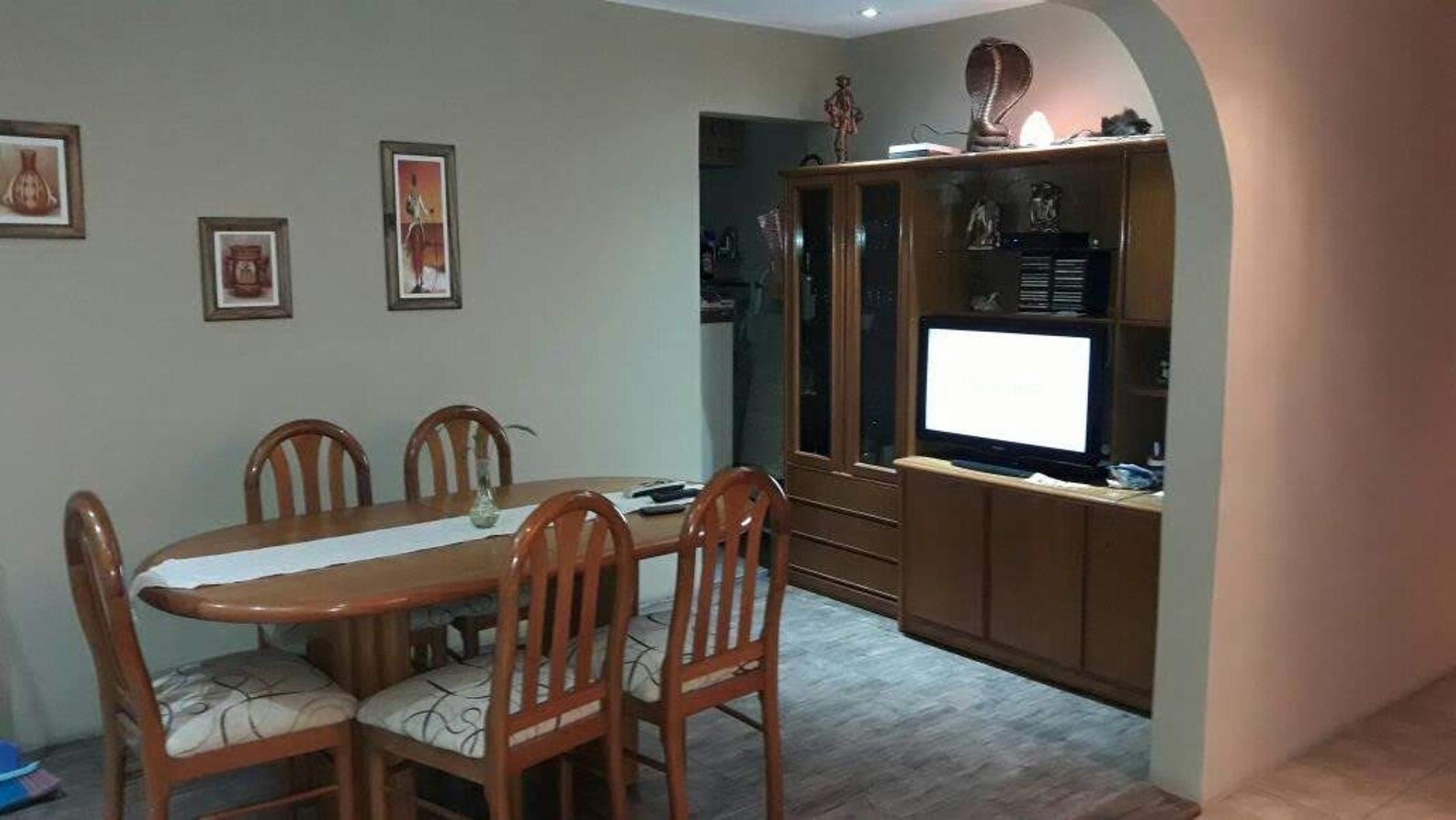 EXCELENTE CASA DE 3 AMBIENTE EN CIUDADELA CON TERRAZA . — foto 5