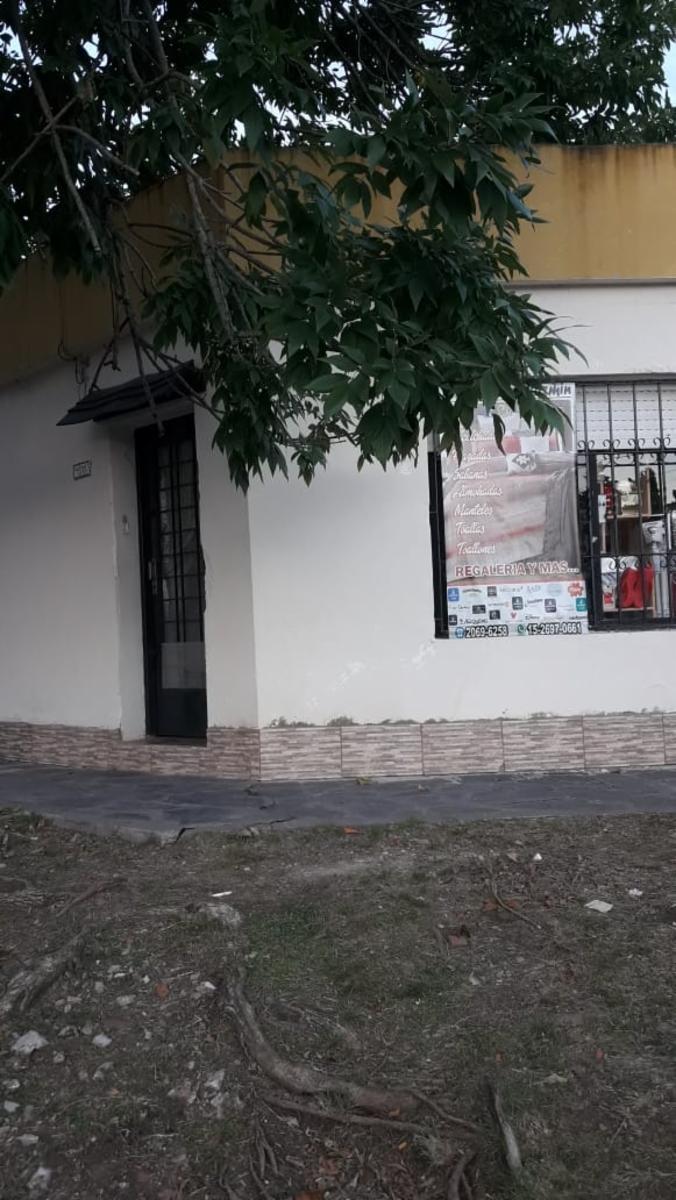 CASA AL FRENTE DE 3 AMBIENTES CON GARAGE ITUZAINGO SUR — foto 2