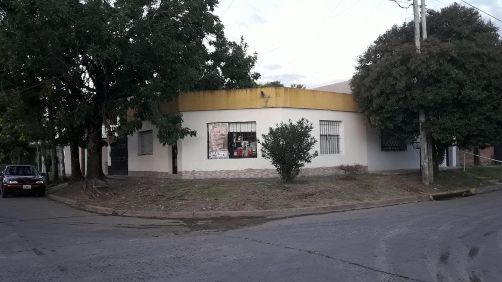CASA AL FRENTE DE 3 AMBIENTES CON GARAGE ITUZAINGO SUR — foto 8