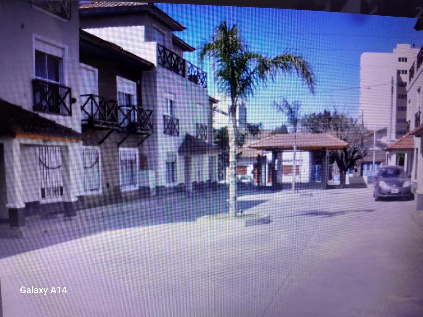 DEPARTAMENTO DE 2 AMBIENTES MORON, UN DORMITORIO, COCINA COMEDOR, BAÑO Y COCHERA COMPLEJO CERRADO JARDIN, APTO CREDITO HIPOTECARIO — foto 2