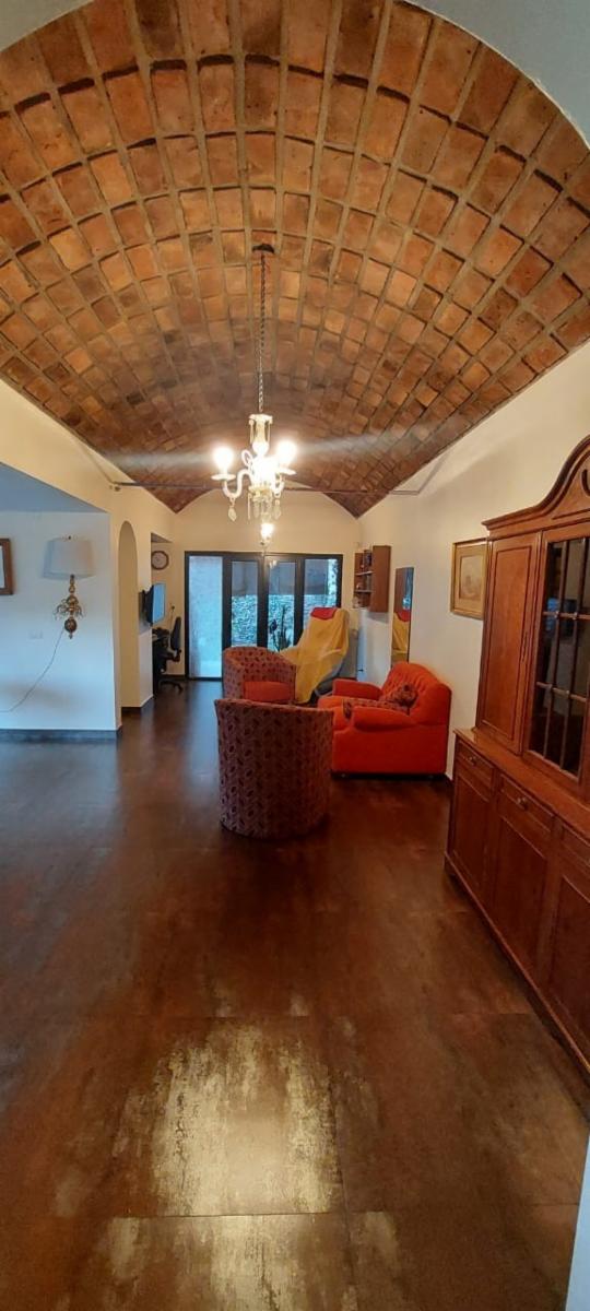 Casa con amplio jardin y Oficinas en Santa Genoveva — foto 2