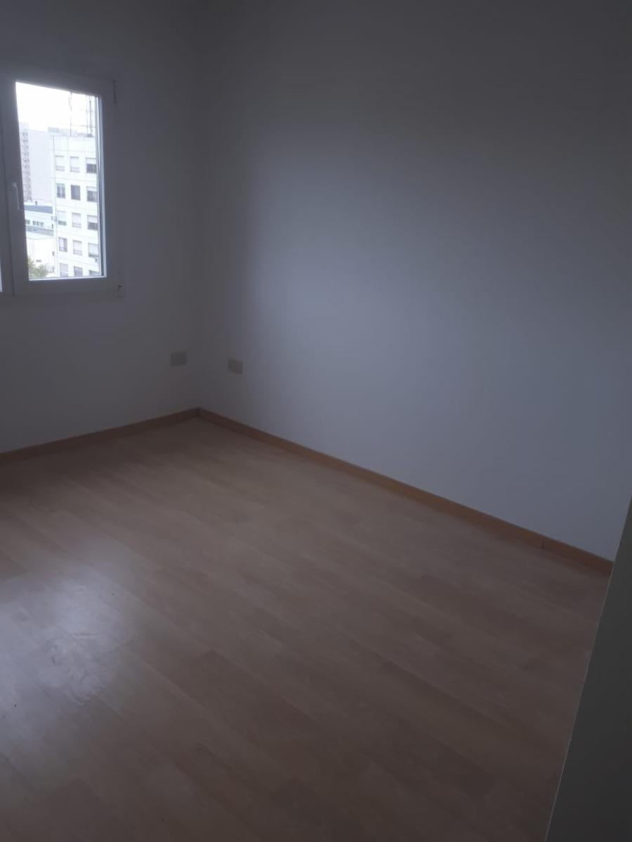 Excelente Departamento 2 Dormitorios con cochera y Balcon Terraza — foto 8