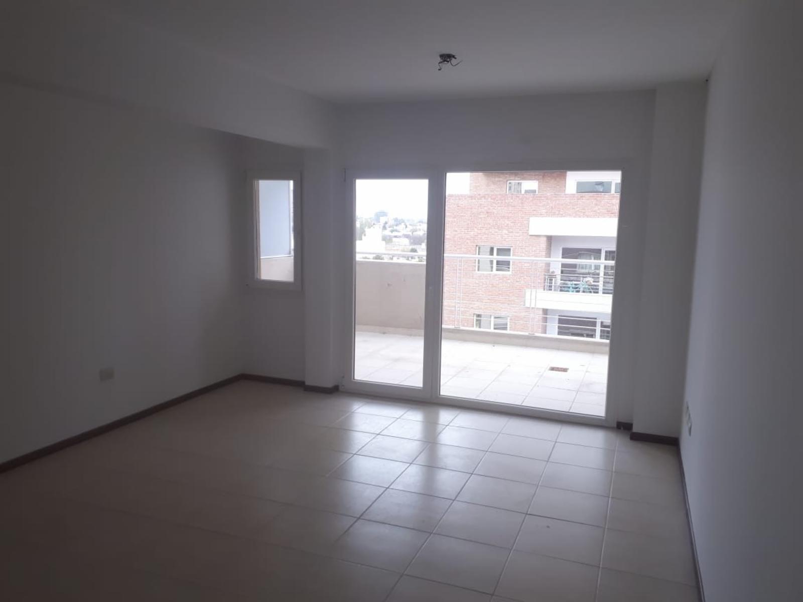 Excelente Departamento 2 Dormitorios con cochera y Balcon Terraza — foto 10