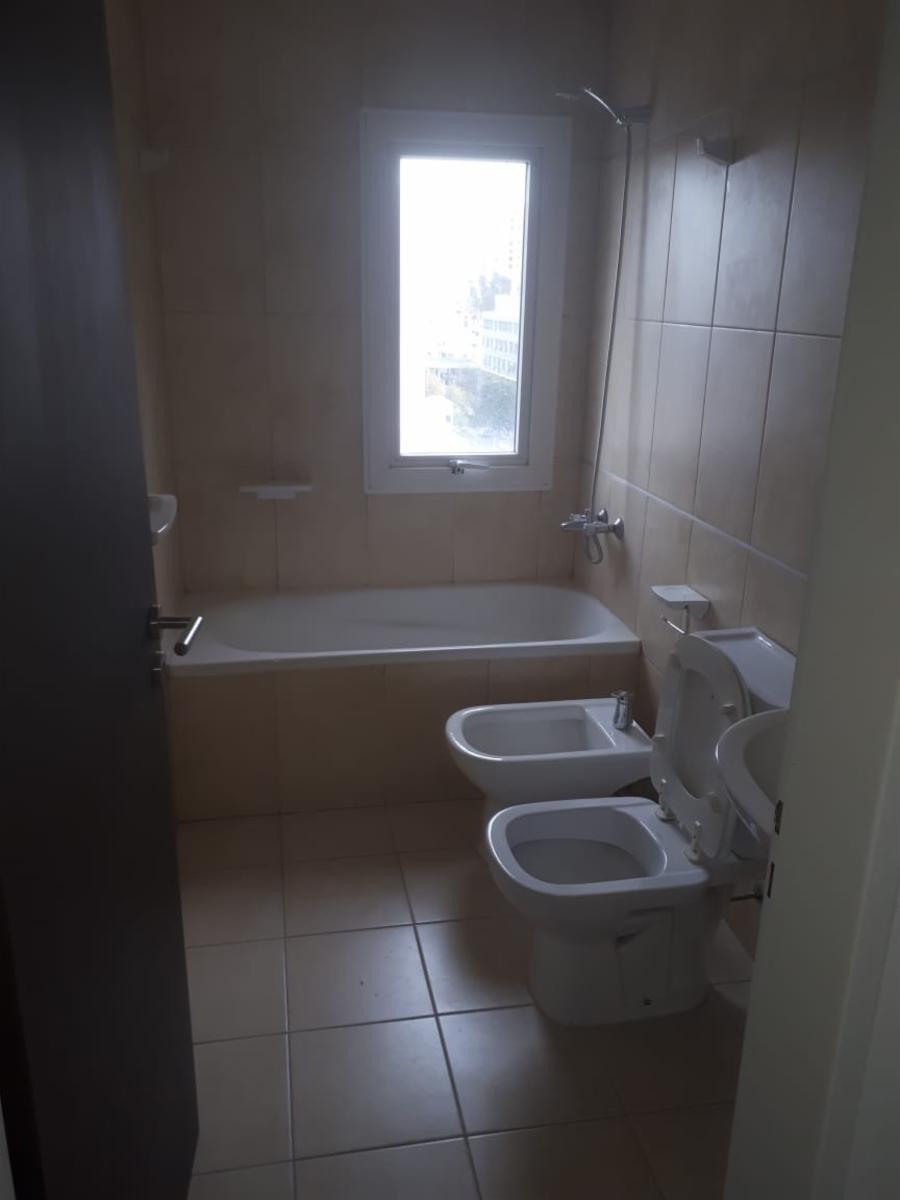 Excelente Departamento 2 Dormitorios con cochera y Balcon Terraza — foto 12