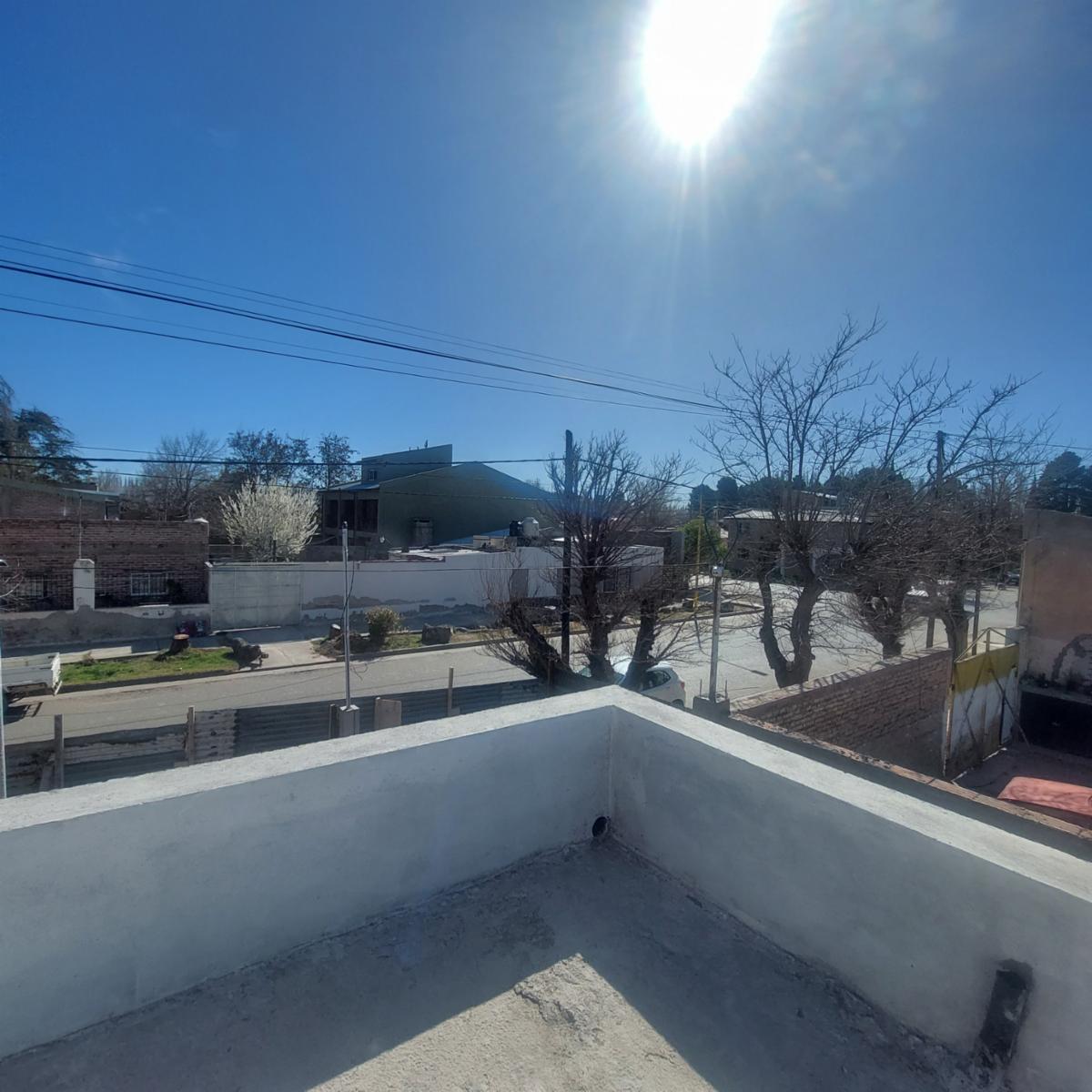 Casa a Estrenar 2 Dormitorios, Patio y parrilla.- Ubicacion Centro Casco Viejo Centenario — foto 2