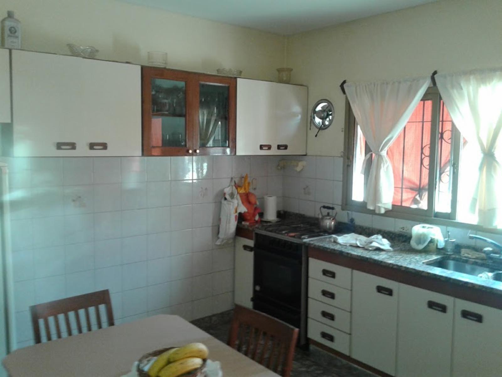 CHALET 4 AMBIENTES COCHERA PARA 4 AUTOS Y FONDO LIBRE ZONA CASEROS — foto 6