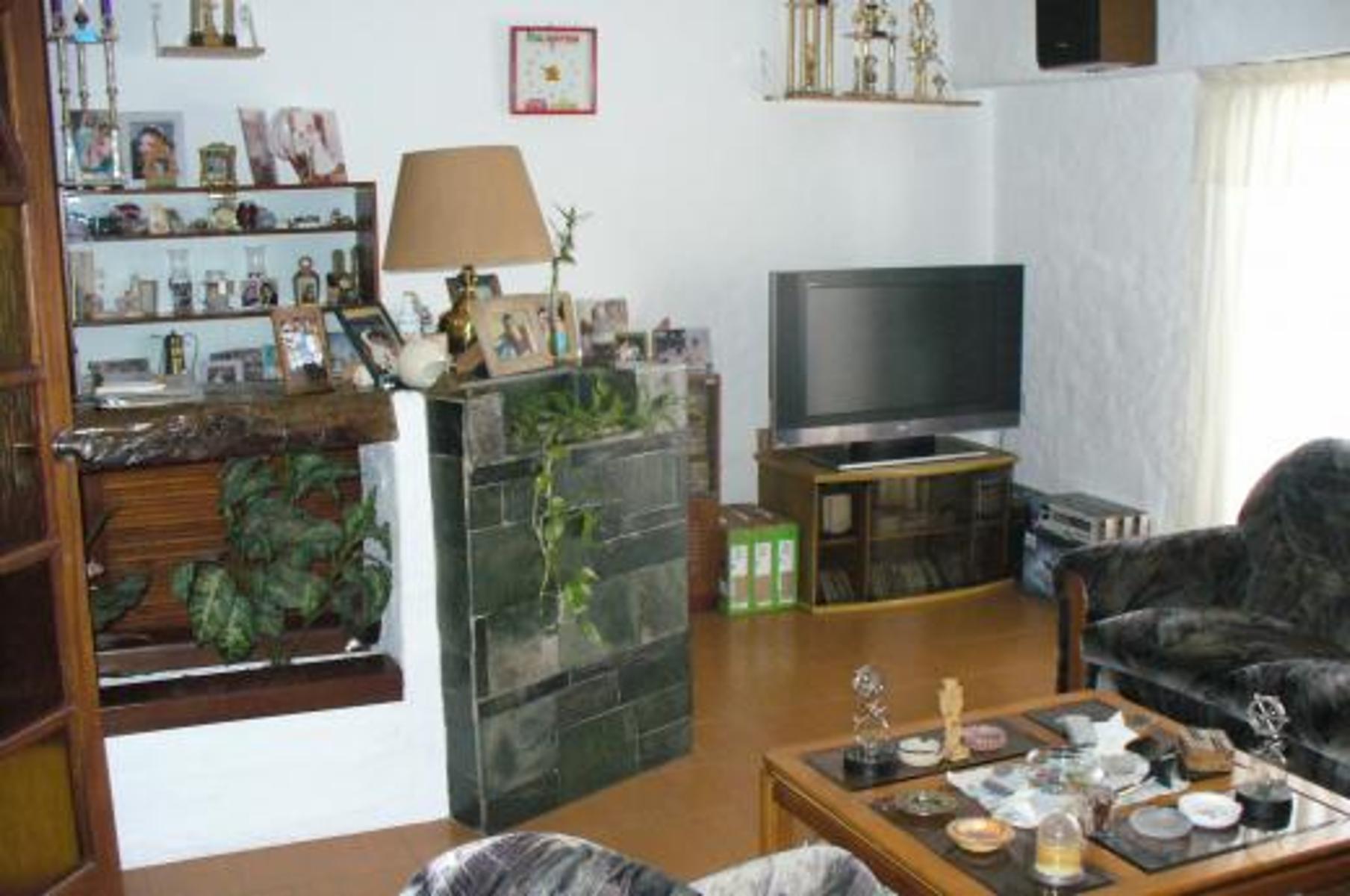 Tres De Febrero Precio: U$D 200000 EXCELENTE PISO -DEPARTAMENTO y COCHERA BOSCH -APTO CREDITO — foto 2