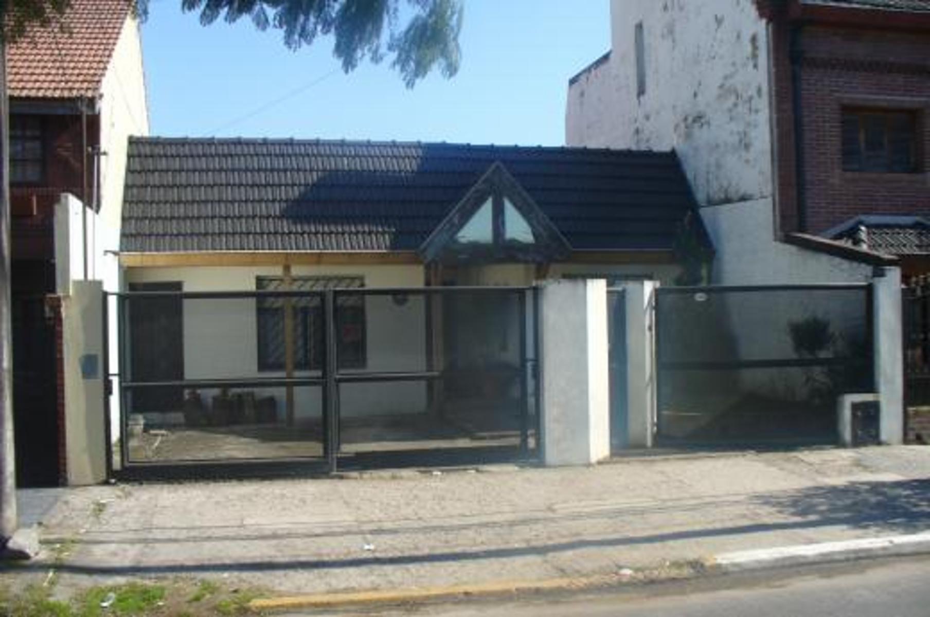 CASA EN LOTE 250M2 A 200M ESTACION BOSCH