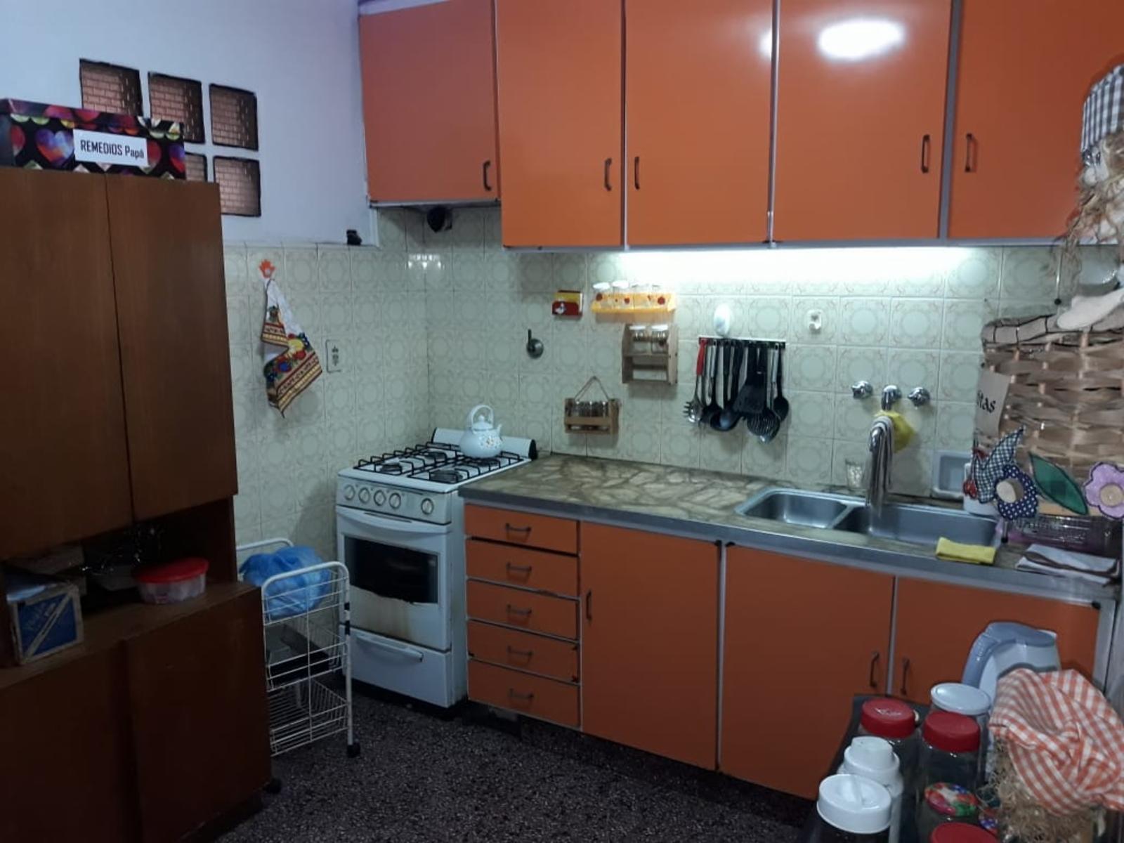 IMPORTANTE PROPIEDAD A 500 METROS DE LA ESTACIÓN DE LOURDES — foto 6