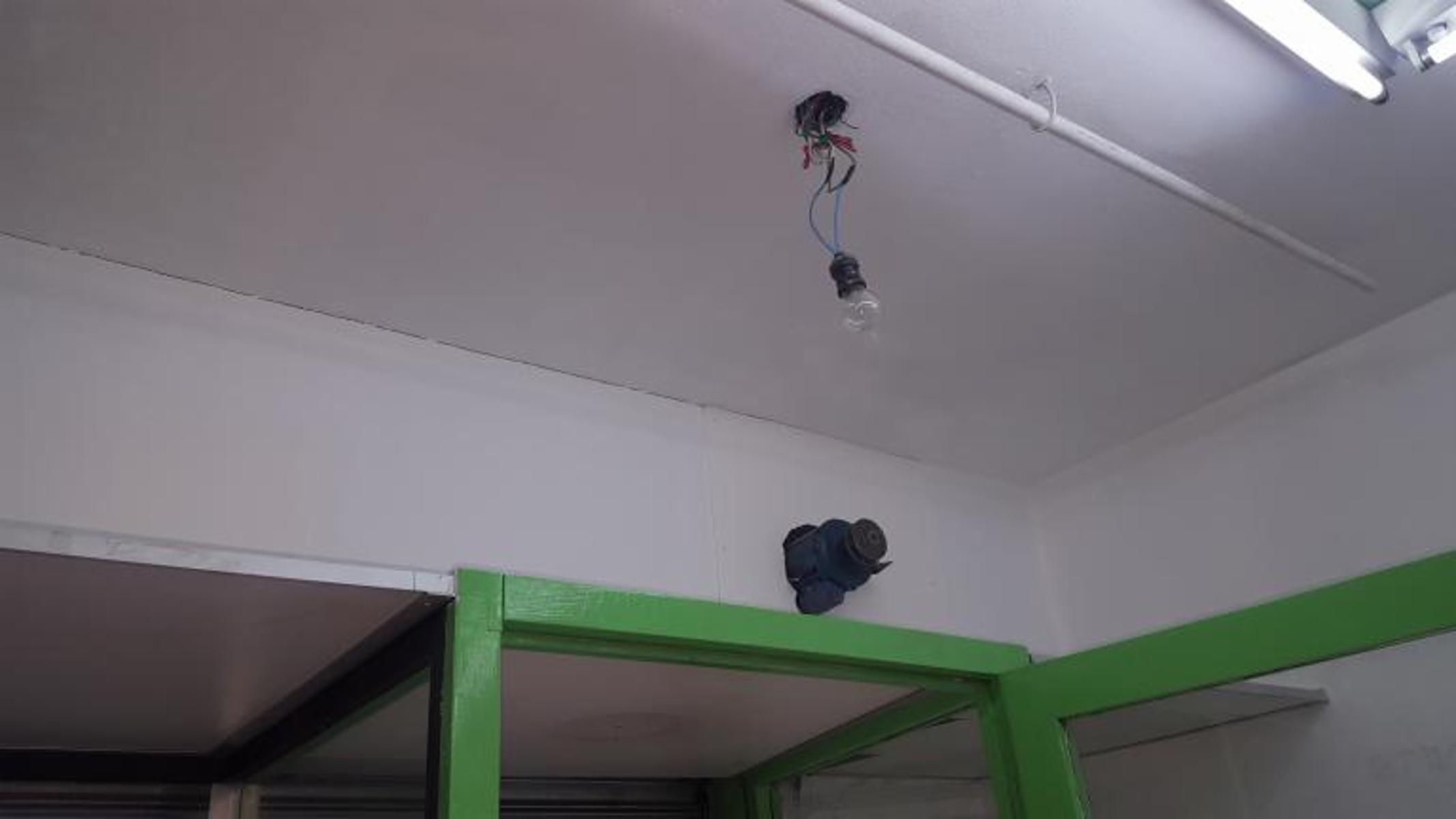LOCAL 30M2 MUY BUENO FRENTE COLEGIO VILLA BOSCH - 2