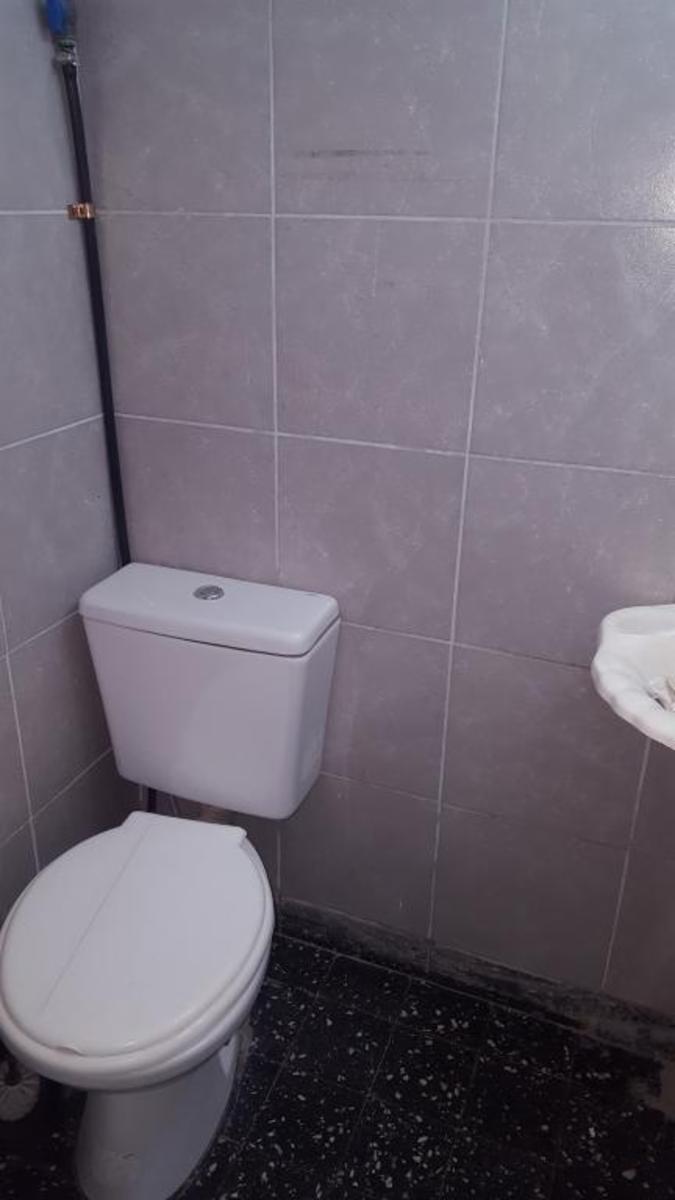 LOCAL 30M2 MUY BUENO FRENTE COLEGIO VILLA BOSCH - 5