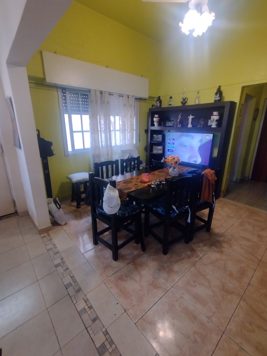 Se Vende PH Al Medio de 3 Ambientes en Villa Maipú con Patio y Terraza Propia