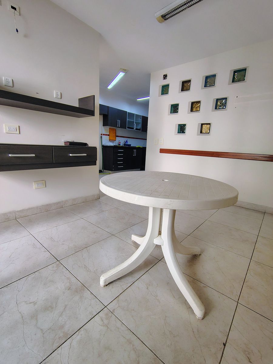 Venta Casa Y/u Oficinas en Florida Oeste. Apto Profesional - 9