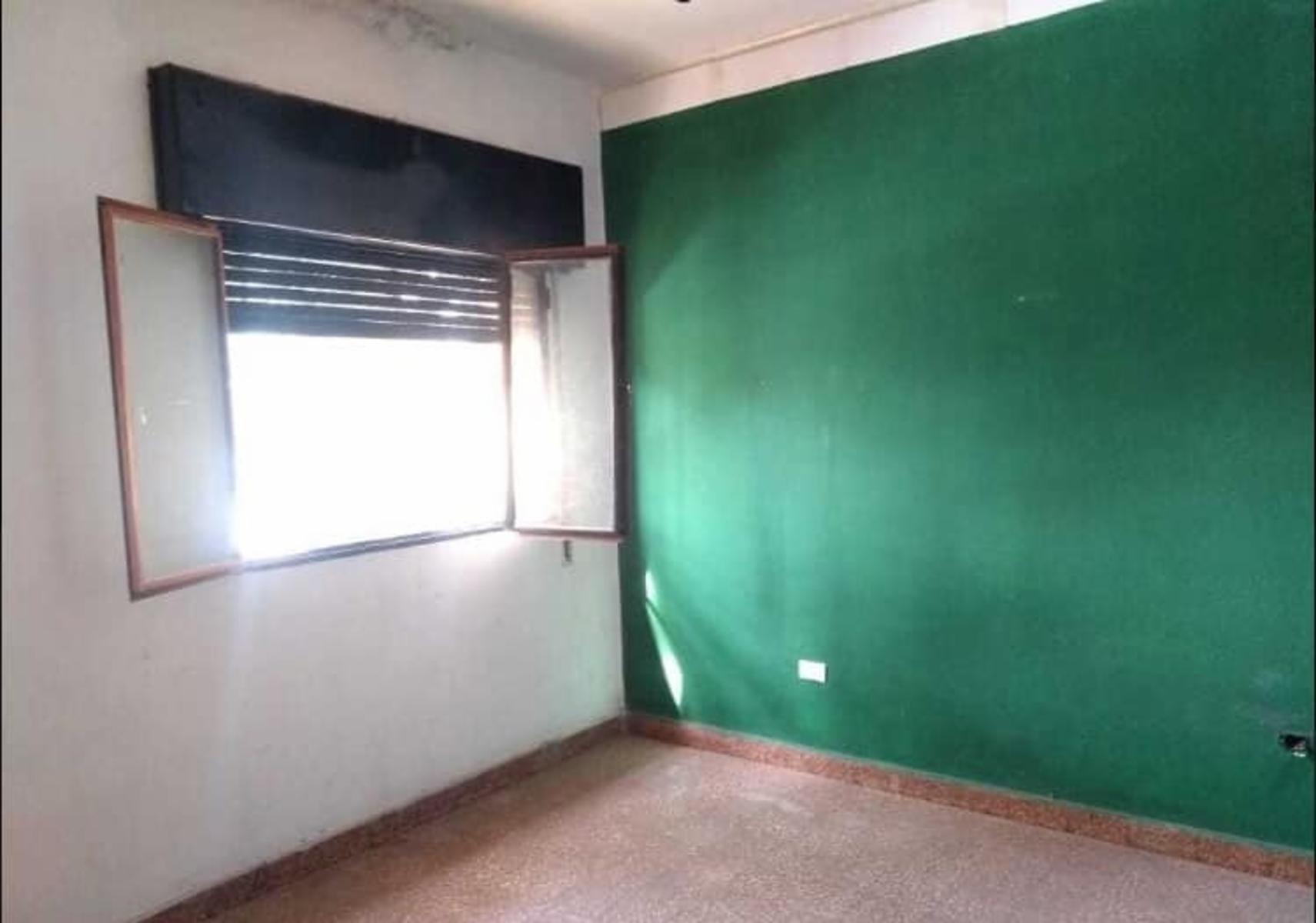 VENDO CASA DE DOS PLANTAS PARA RECICLAR SOBRE AV. MONSEÑOR PABLO CABRERA — foto 2