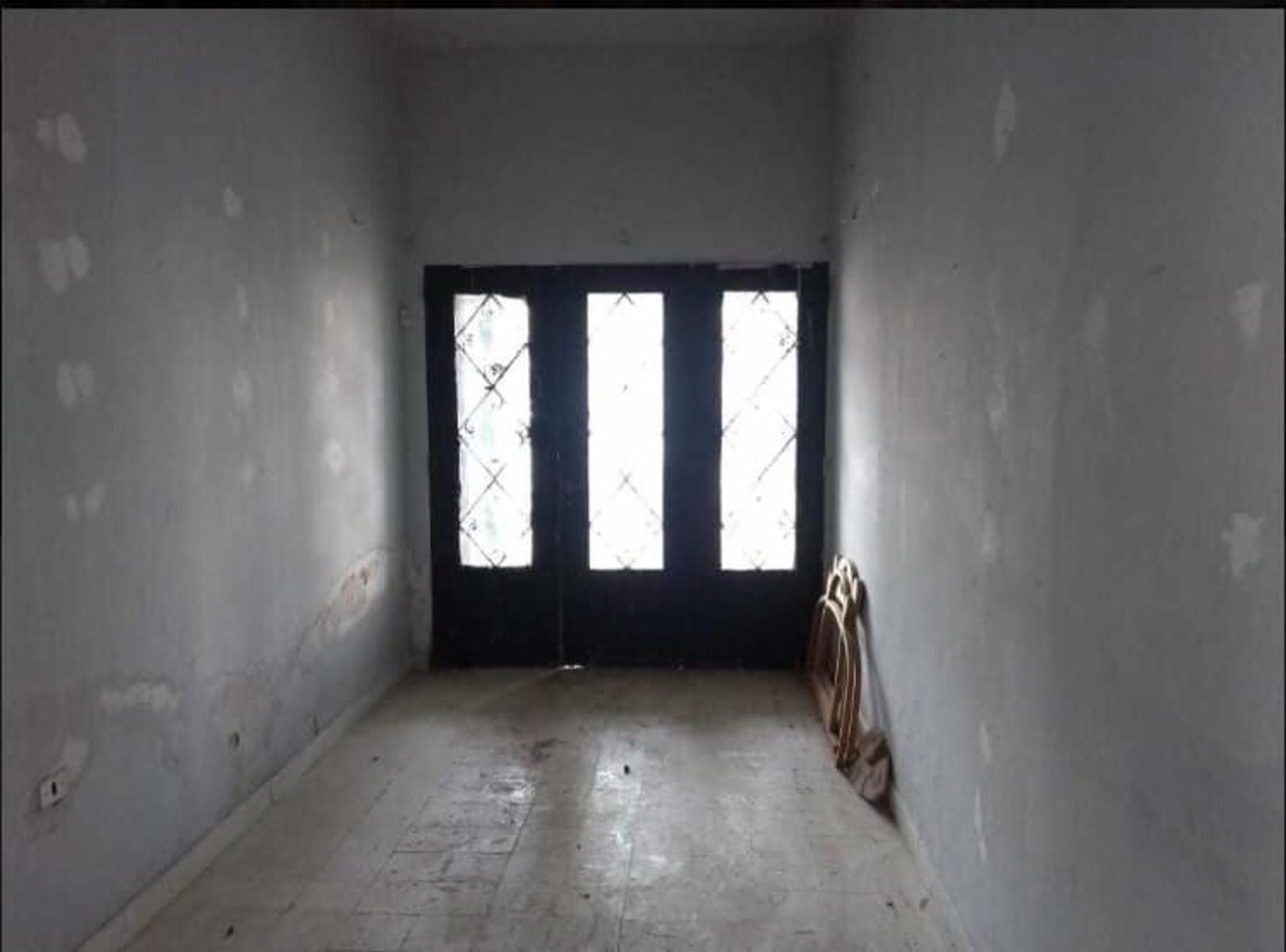 VENDO CASA DE DOS PLANTAS PARA RECICLAR SOBRE AV. MONSEÑOR PABLO CABRERA — foto 3