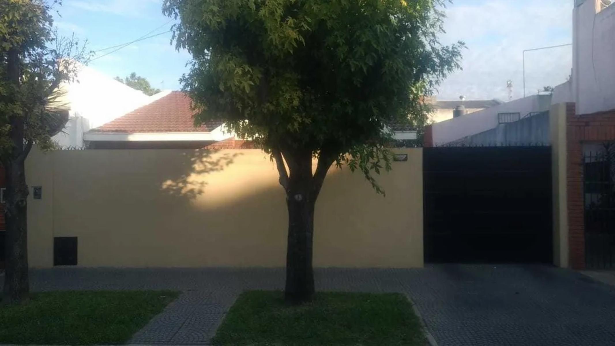 HERMOSO INMUEBLE, 1/2 CUADRA DEL INSTITUTO CONCORDIA