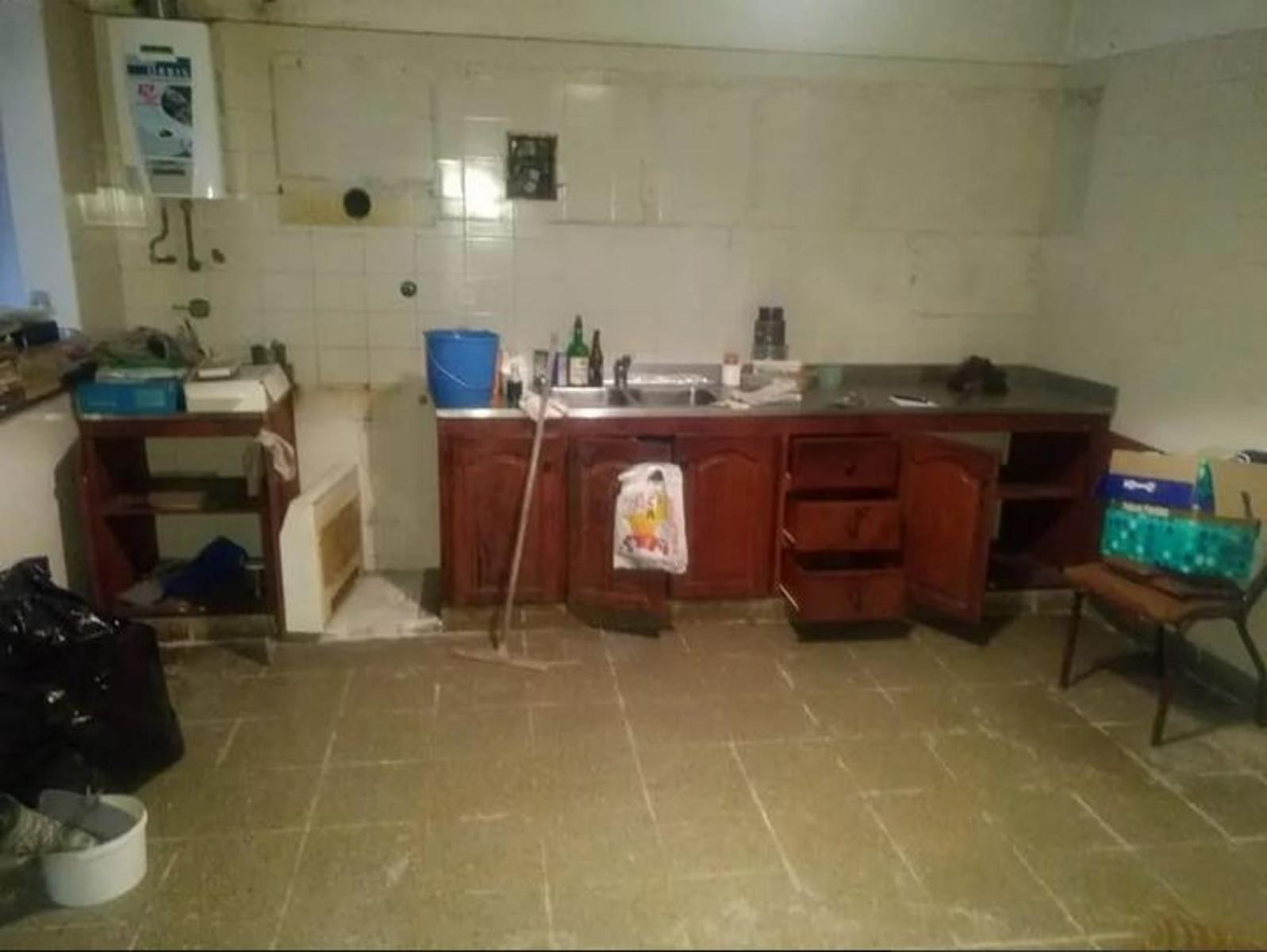 2 Familias, Entrada Auto Pasante, Muy Amplia, Oportunidad — foto 3