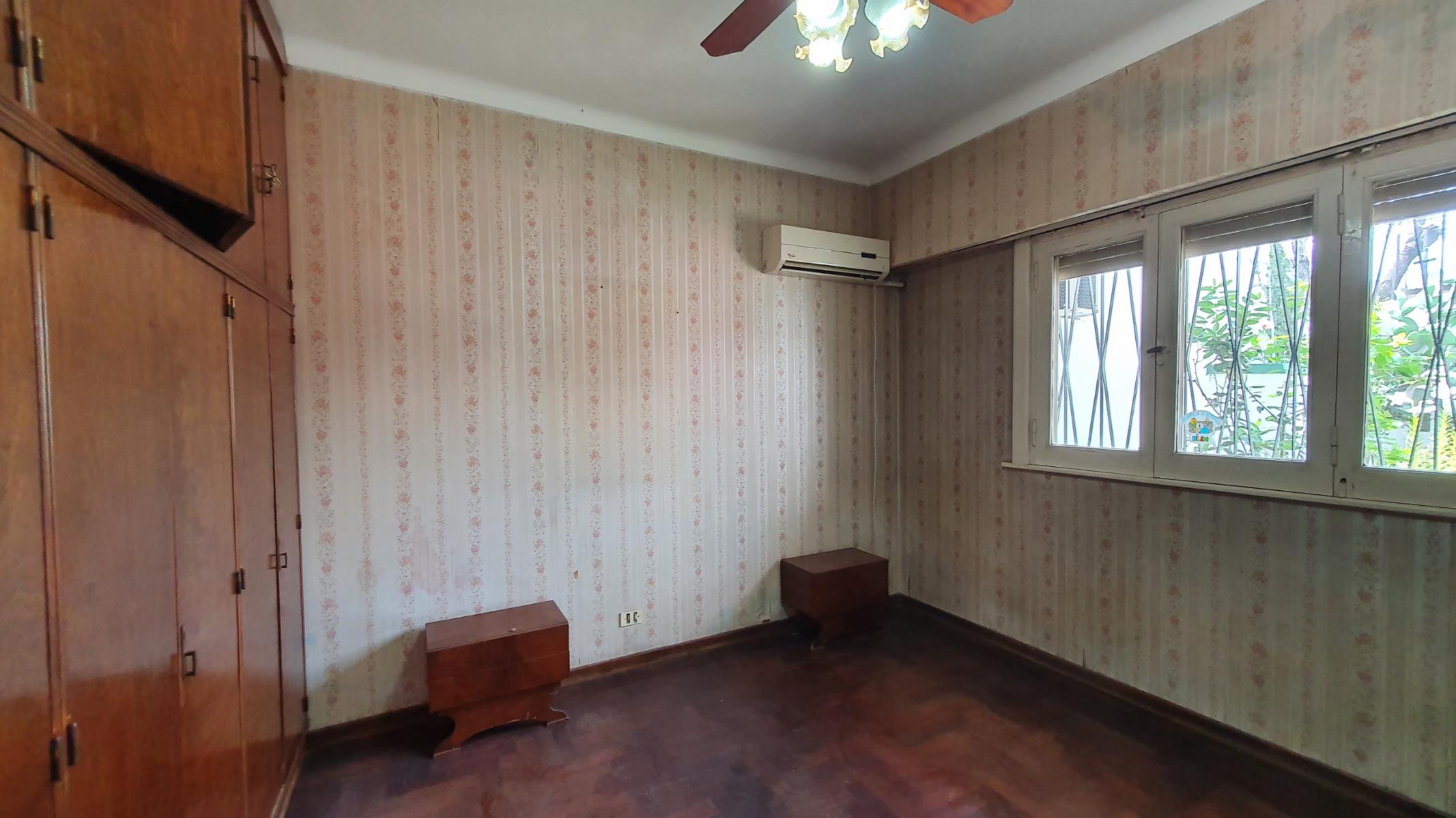 Casa 4 Ambientes, en dos plantas, excelente construccion, dos dormitorios, dos baños, cochera. NUEVO PRECIO, OPORTUNIDAD — foto 3