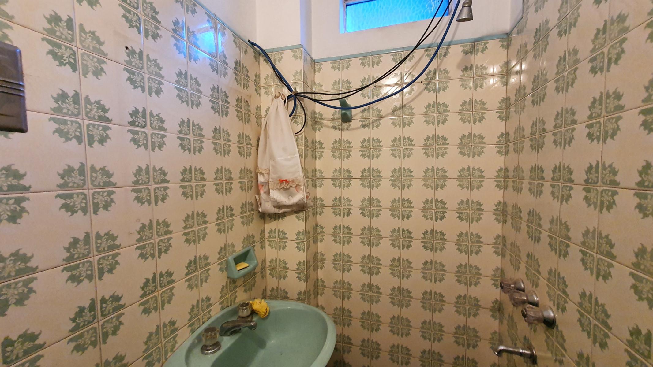 Casa 4 Ambientes, en dos plantas, excelente construccion, dos dormitorios, dos baños, cochera. NUEVO PRECIO, OPORTUNIDAD — foto 4