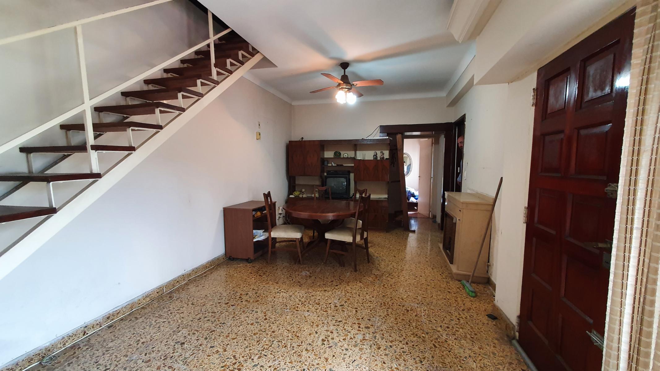 Casa 4 Ambientes, en dos plantas, excelente construccion, dos dormitorios, dos baños, cochera. NUEVO PRECIO, OPORTUNIDAD — foto 7