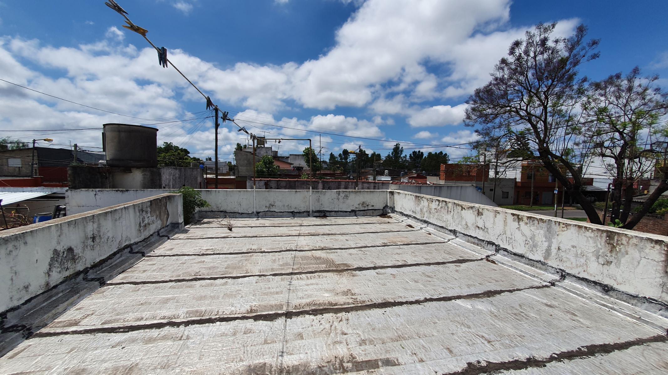 Casa 4 Ambientes, en dos plantas, excelente construccion, dos dormitorios, dos baños, cochera. NUEVO PRECIO, OPORTUNIDAD — foto 11