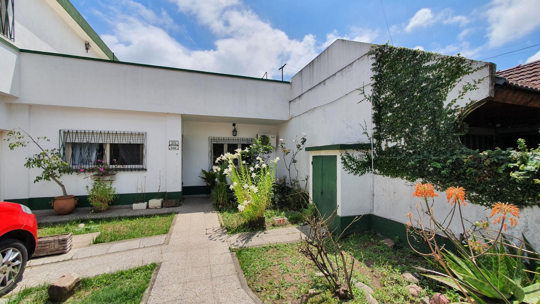 Casa 4 Ambientes, en dos plantas, excelente construccion, dos dormitorios, dos baños, cochera. NUEVO PRECIO, OPORTUNIDAD — foto 12