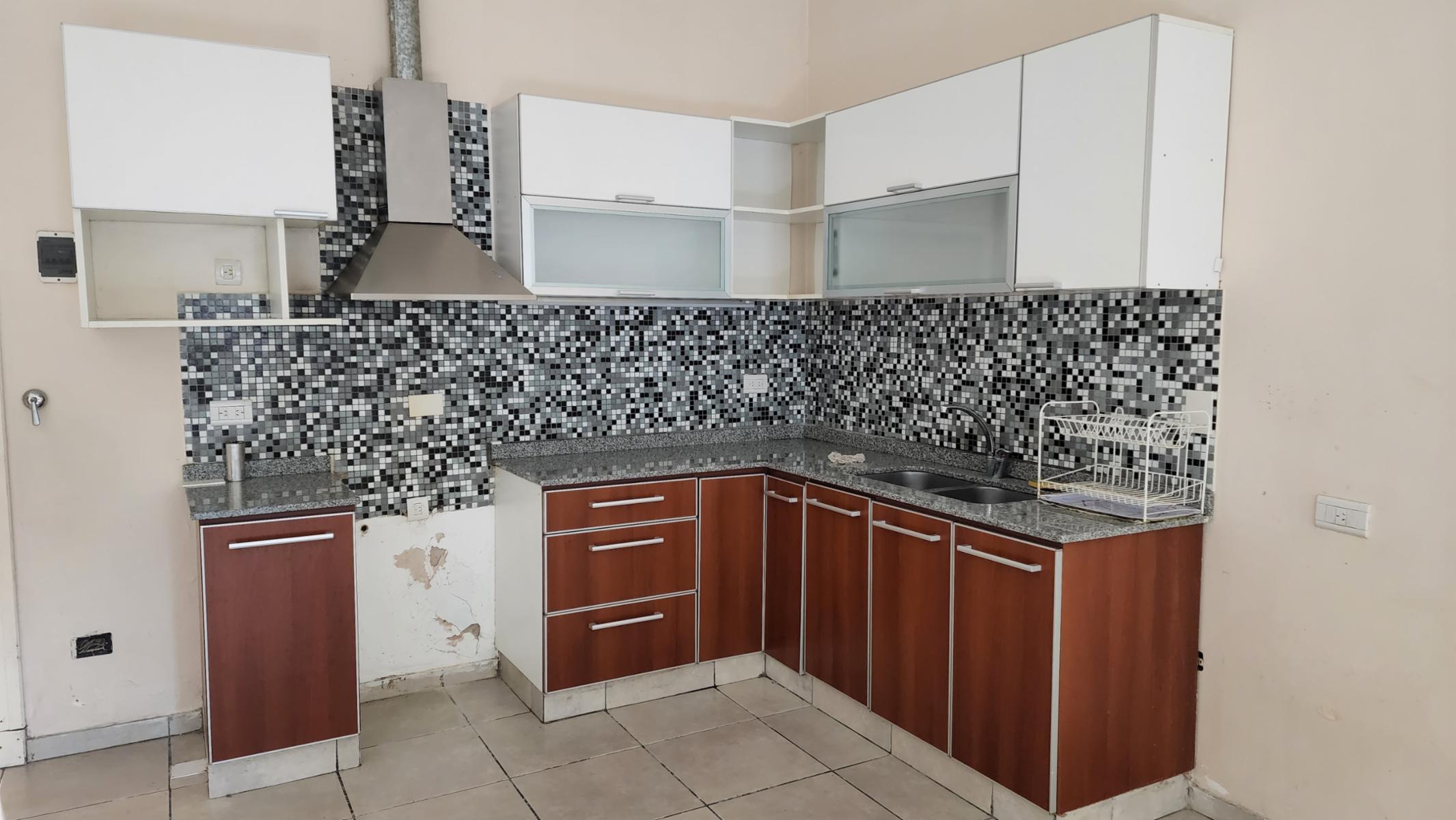Moderna Y Confortable Casa, 3 Ambientes Con Garaje, Muy Luminoso — foto 5