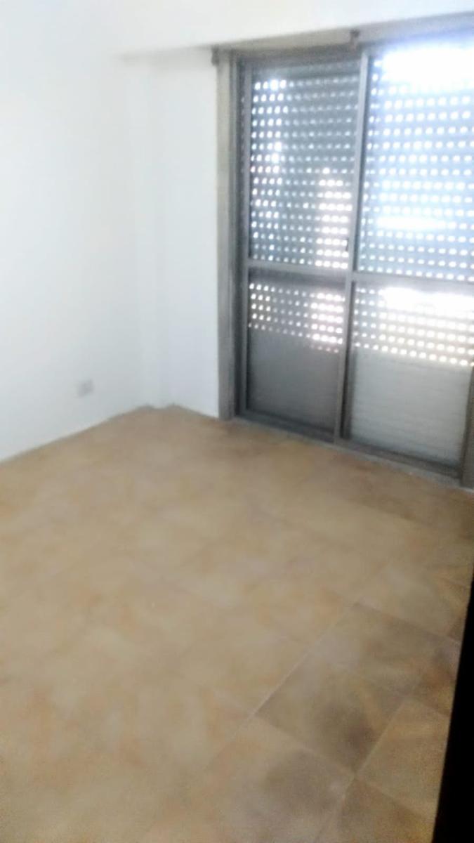 Departamento 2 Ambientes, al frente, a metros estación de tren — foto 4