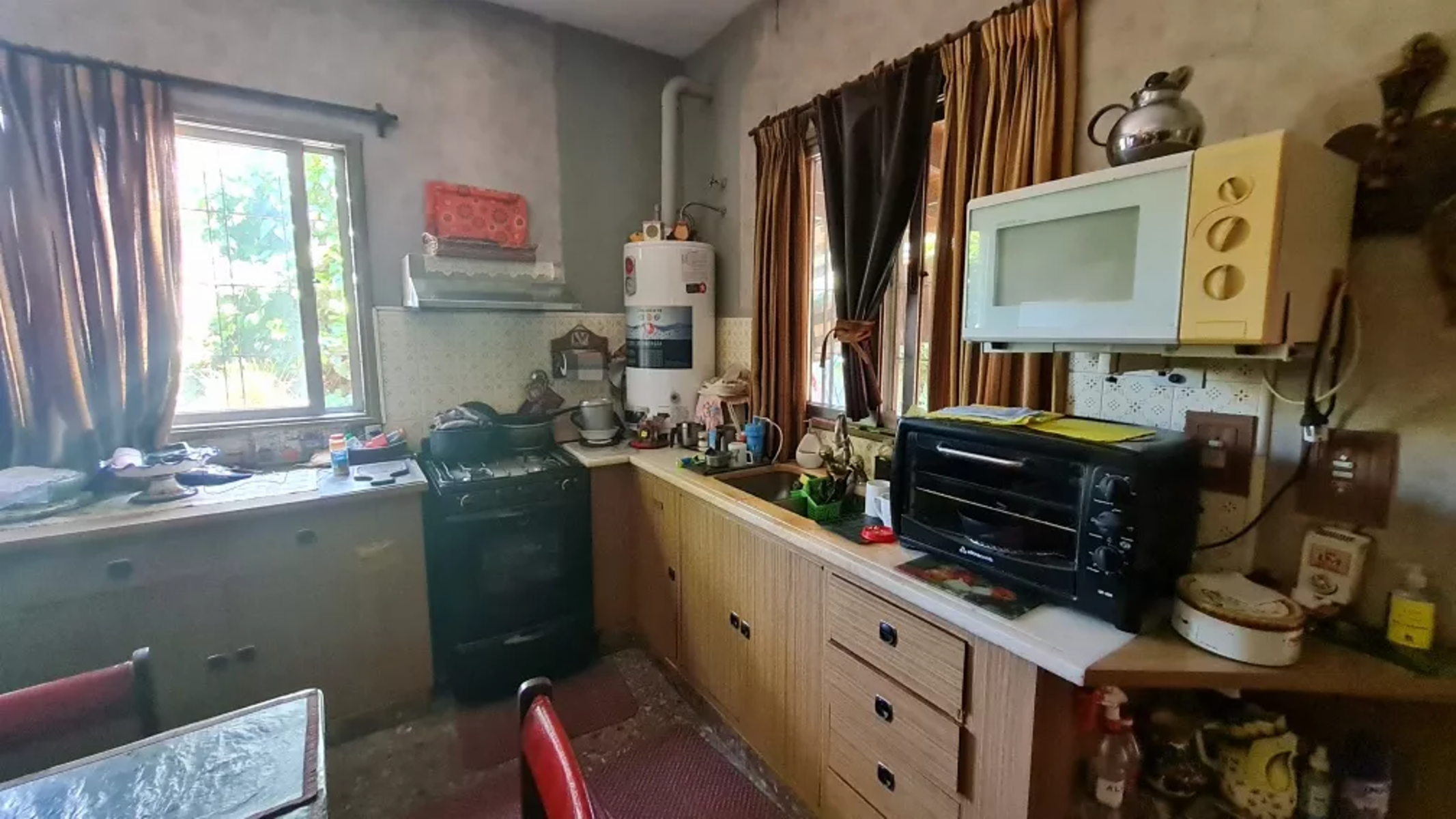 Casa En Esquina, Con Amplio Espacio Verde — foto 7
