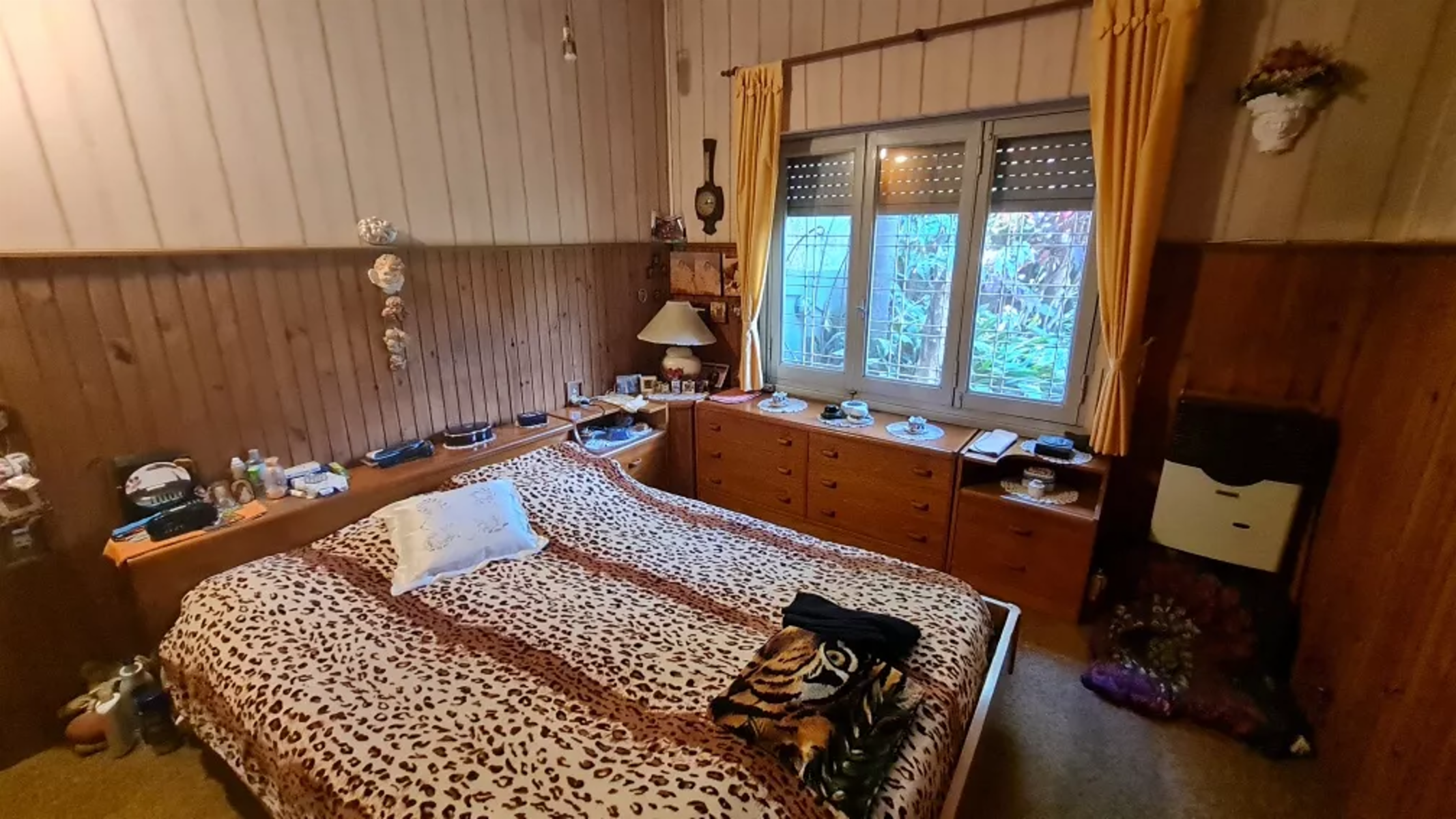 Casa En Esquina, Con Amplio Espacio Verde — foto 9