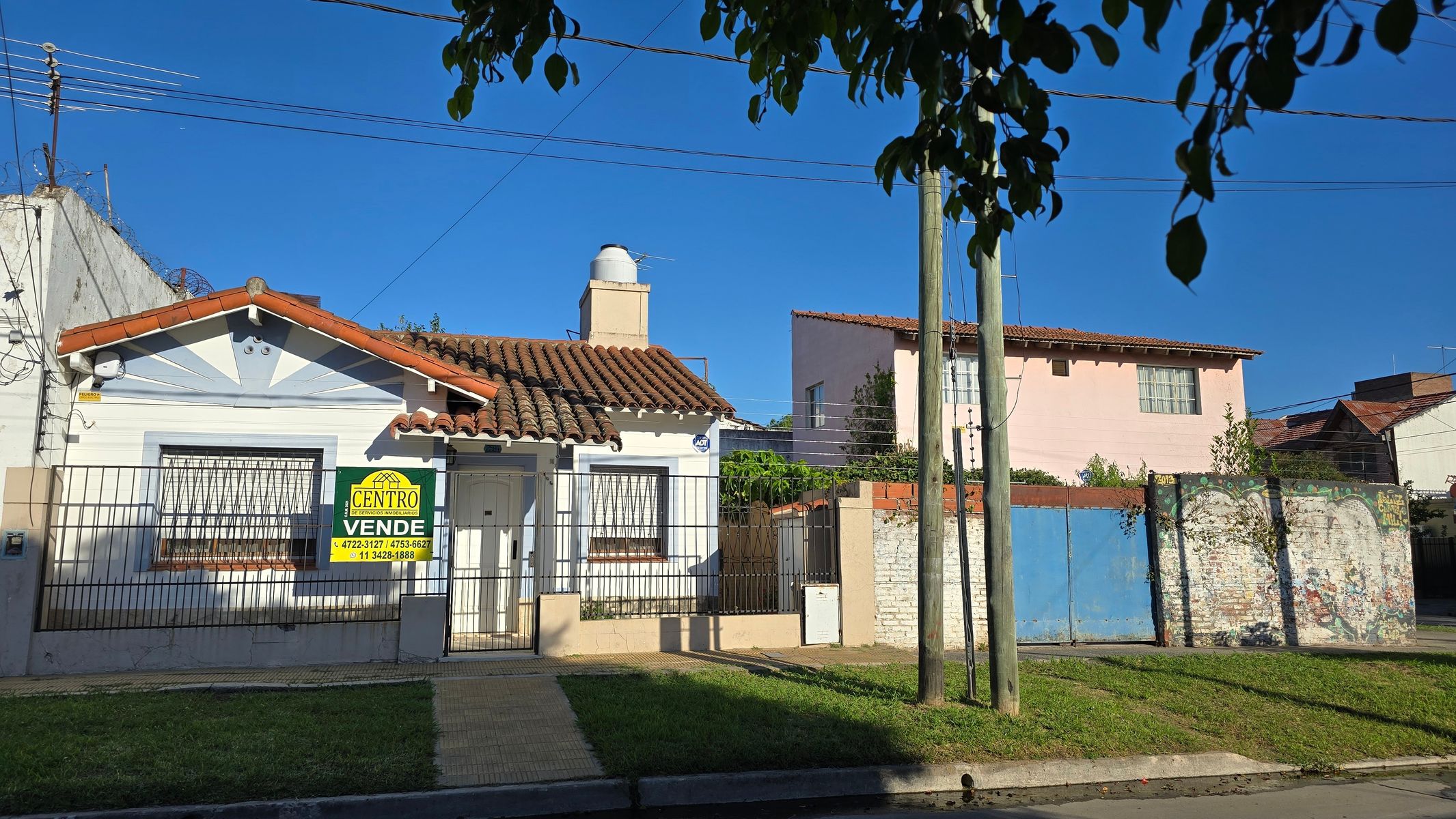 Vivienda Multifamiliar, Chalet, Casa En Dos Plantas, Patio, Lavadero,Excelente Estado, Buena Ubicacion