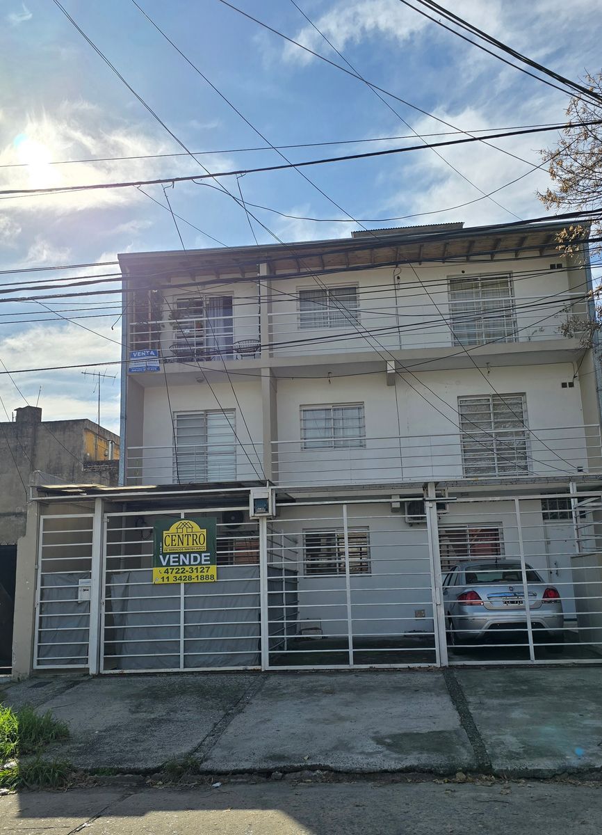 Planta Baja Frente, 3 Ambientes Con Cochera, Excelente Ubicación