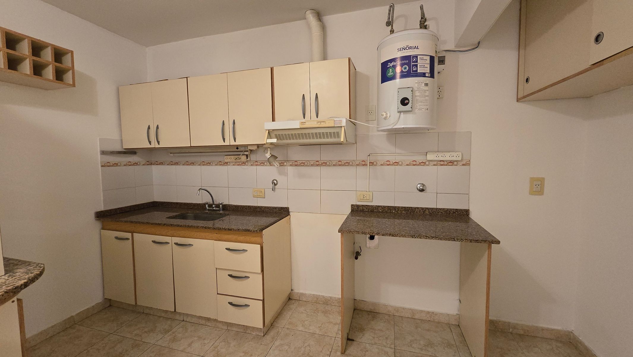 Planta Baja Frente, 3 Ambientes Con Cochera, Excelente Ubicación — foto 3