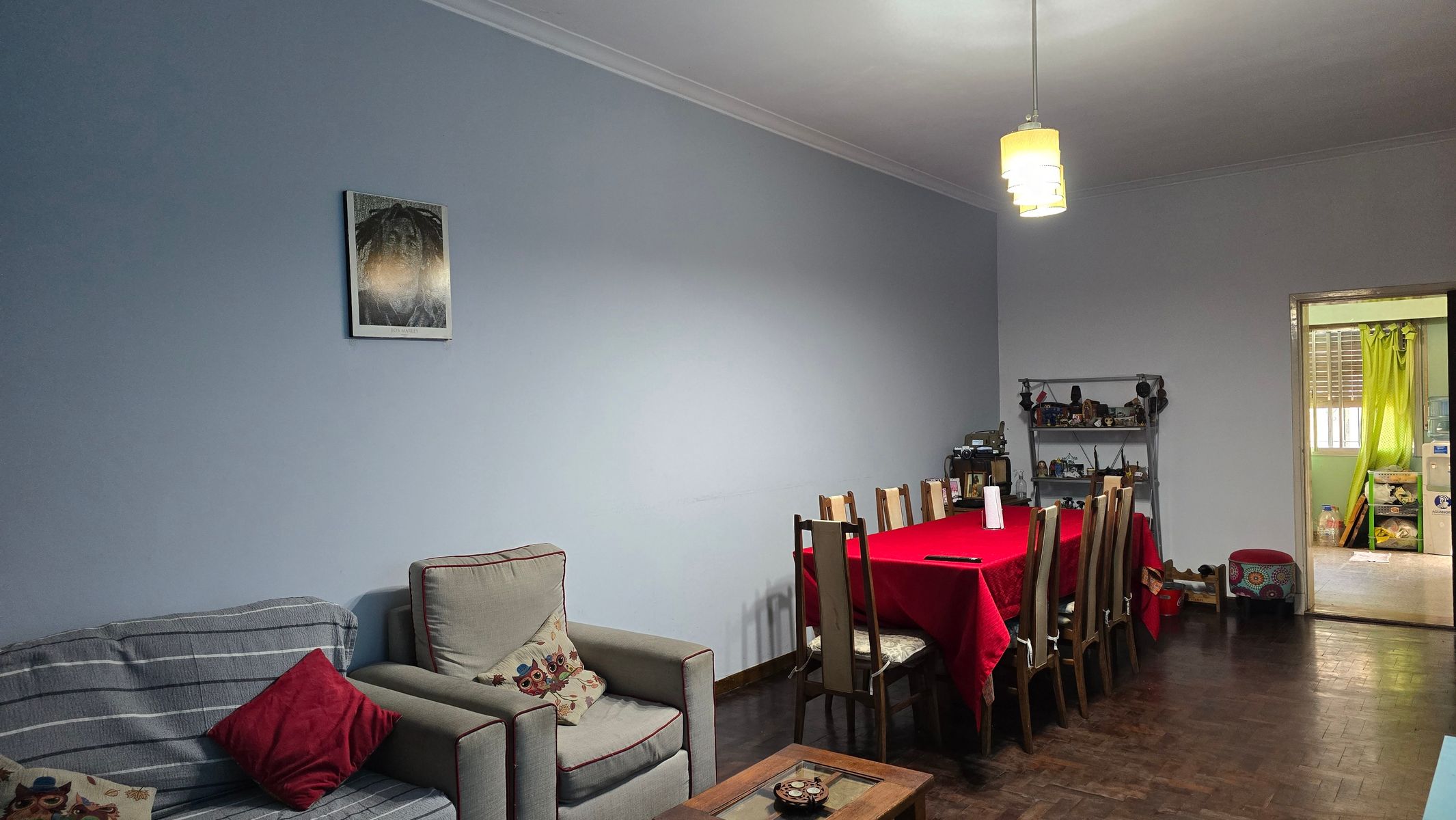 Importante ubicacion, casa 3 ambientes, excelente jardin, hermoso espacio verde, cochera — foto 3