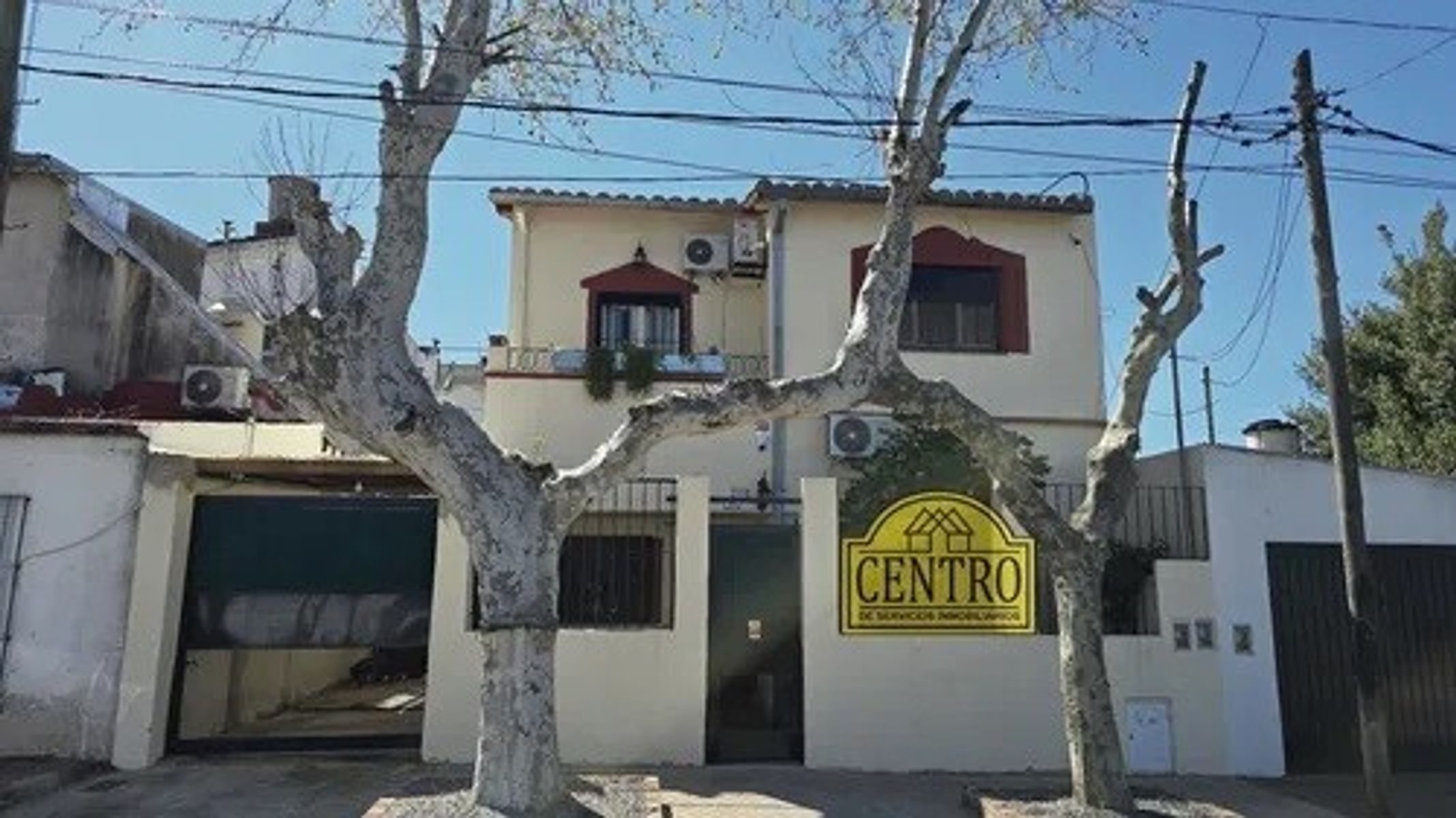 Casa Con 5 Ambientes En Dos Plantas, Cocina Comedor, 4 Dormitorios,Pileta, Quincho Con Parrilla
