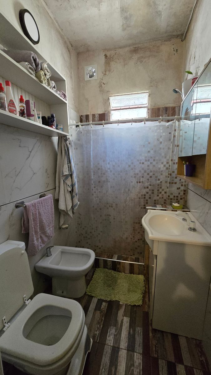 Casa Con 5 Ambientes En Dos Plantas, Cocina Comedor, 4 Dormitorios,Pileta, Quincho Con Parrilla — foto 9