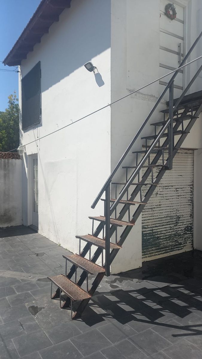 Multifamiliar , Casa 3 Ambientes, Hermoso Departamento 4 Ambientes,Cochera, Muy Buena Ubicación — foto 2