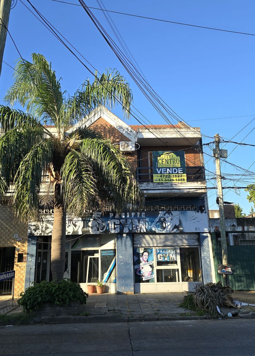 Lindo Departamento, Céntrico, Primer Piso Al Contrafrente, Amplio Patio