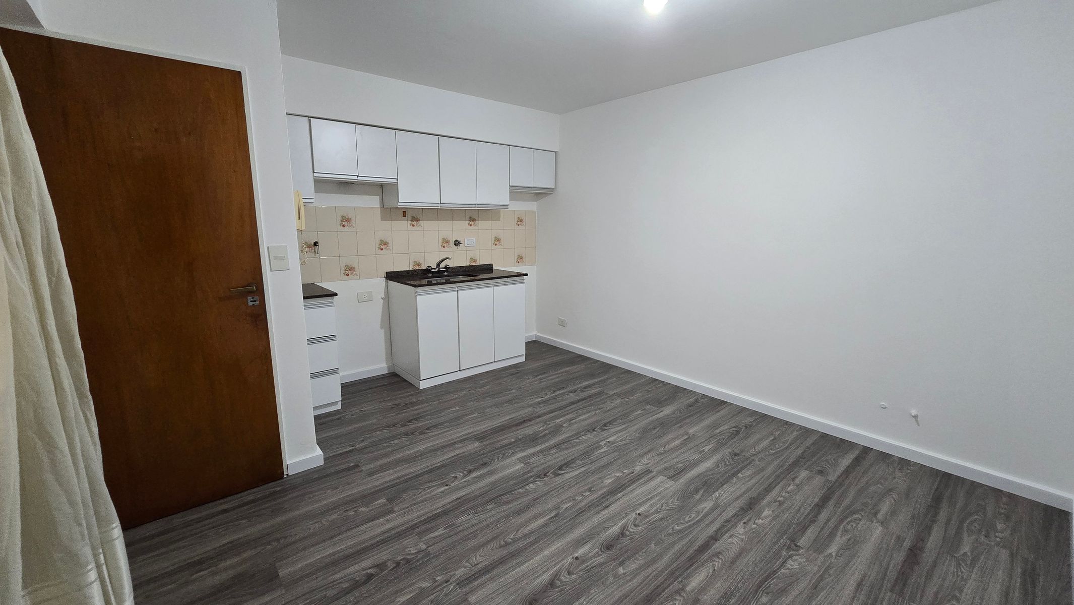 Lindo Departamento, Céntrico, Primer Piso Al Contrafrente, Amplio Patio — foto 2