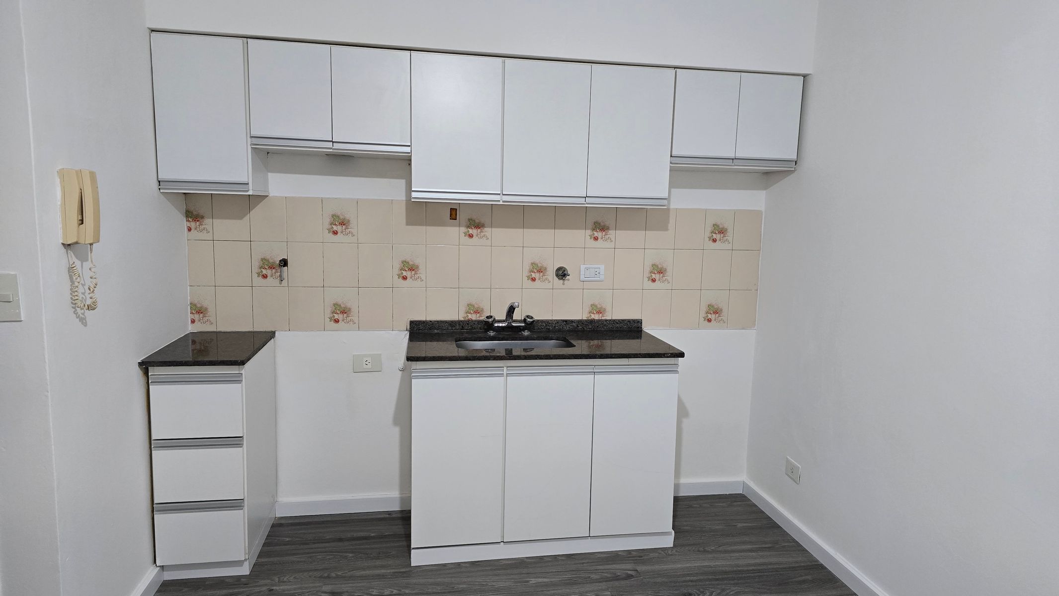 Lindo Departamento, Céntrico, Primer Piso Al Contrafrente, Amplio Patio — foto 3