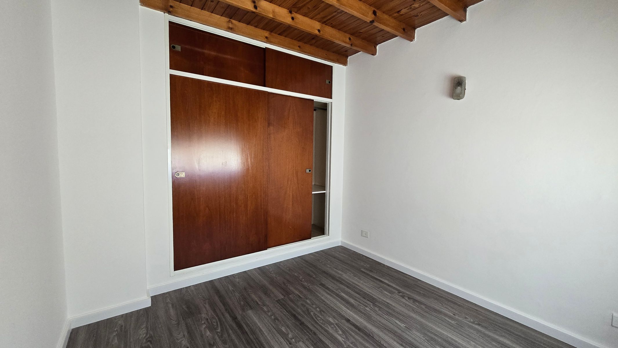 Lindo Departamento, Céntrico, Primer Piso Al Contrafrente, Amplio Patio — foto 4