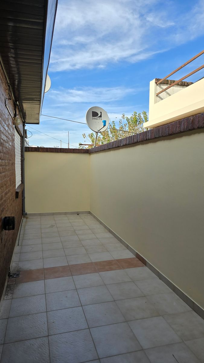 Lindo Departamento, Céntrico, Primer Piso Al Contrafrente, Amplio Patio — foto 9
