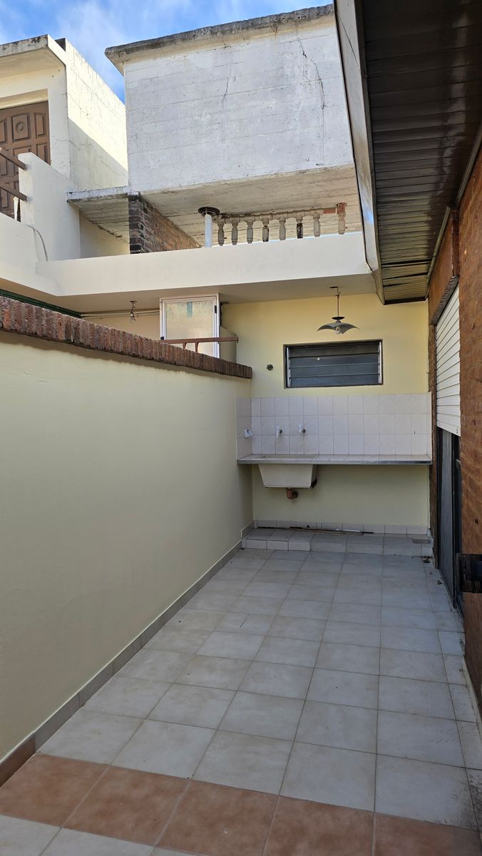Lindo Departamento, Céntrico, Primer Piso Al Contrafrente, Amplio Patio — foto 10