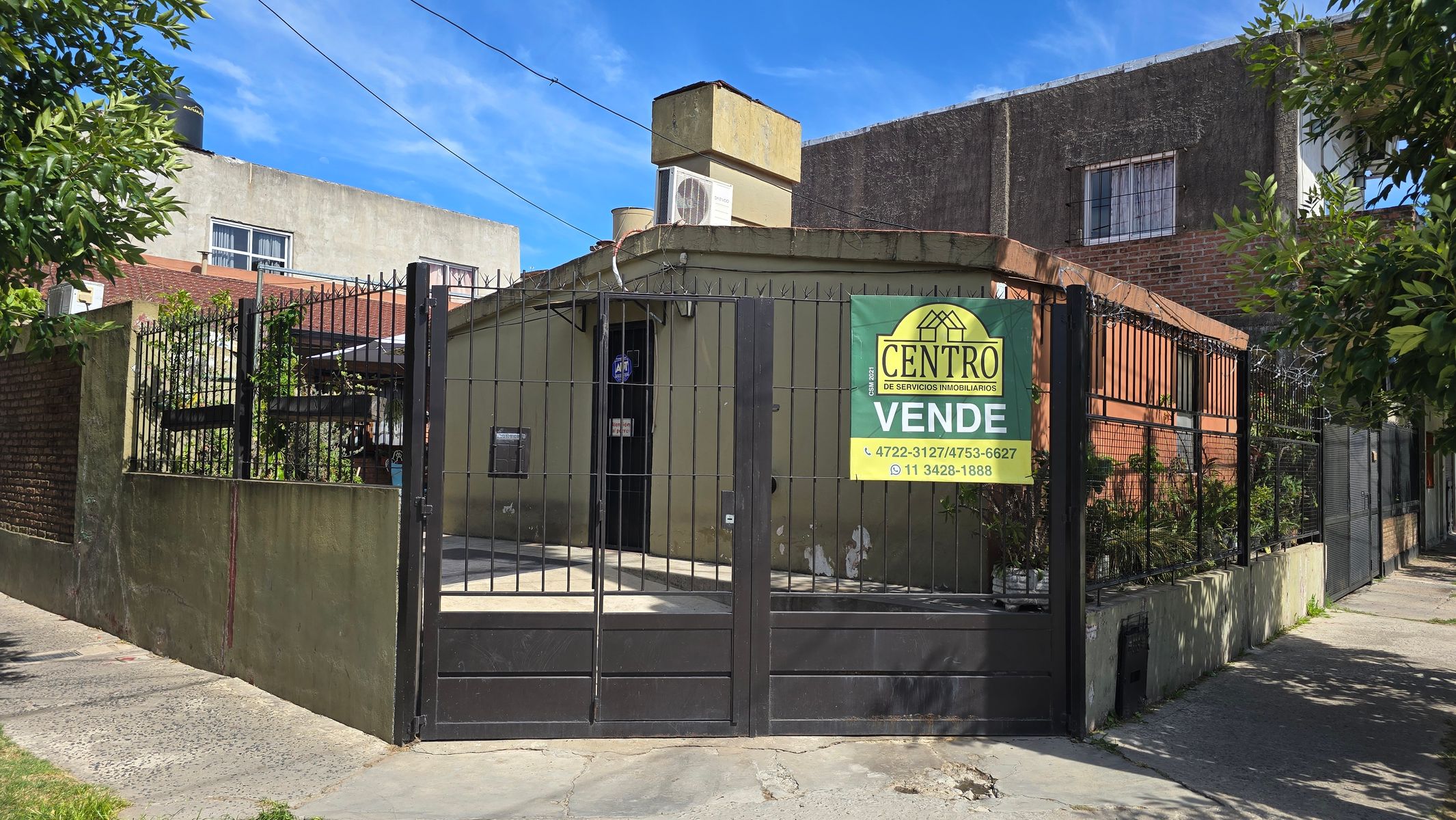 Casa 5 Ambientes, Muy Buena Propiedad, Entrada De Auto, Posibilidad De Vivienda Multifamiliar