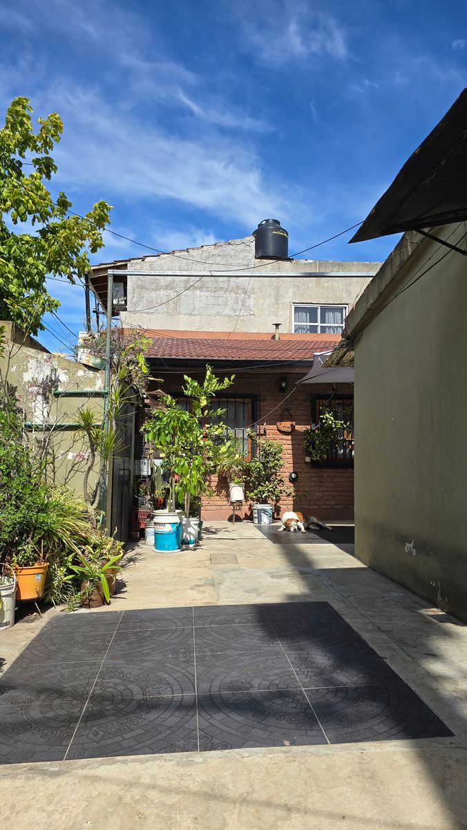 Casa 5 Ambientes, Muy Buena Propiedad, Entrada De Auto, Posibilidad De Vivienda Multifamiliar — foto 2
