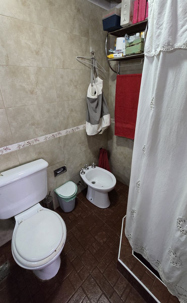 Casa 5 Ambientes, Muy Buena Propiedad, Entrada De Auto, Posibilidad De Vivienda Multifamiliar — foto 10